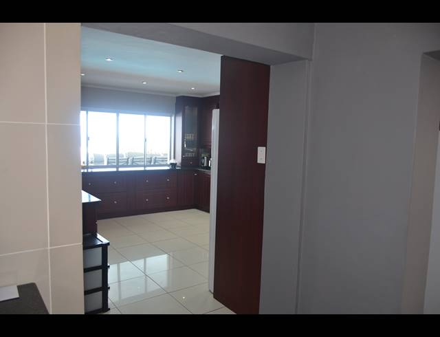 5 BEDROOM HOUSE FOR SALE IN JEFFREYS BAY CENTRAL